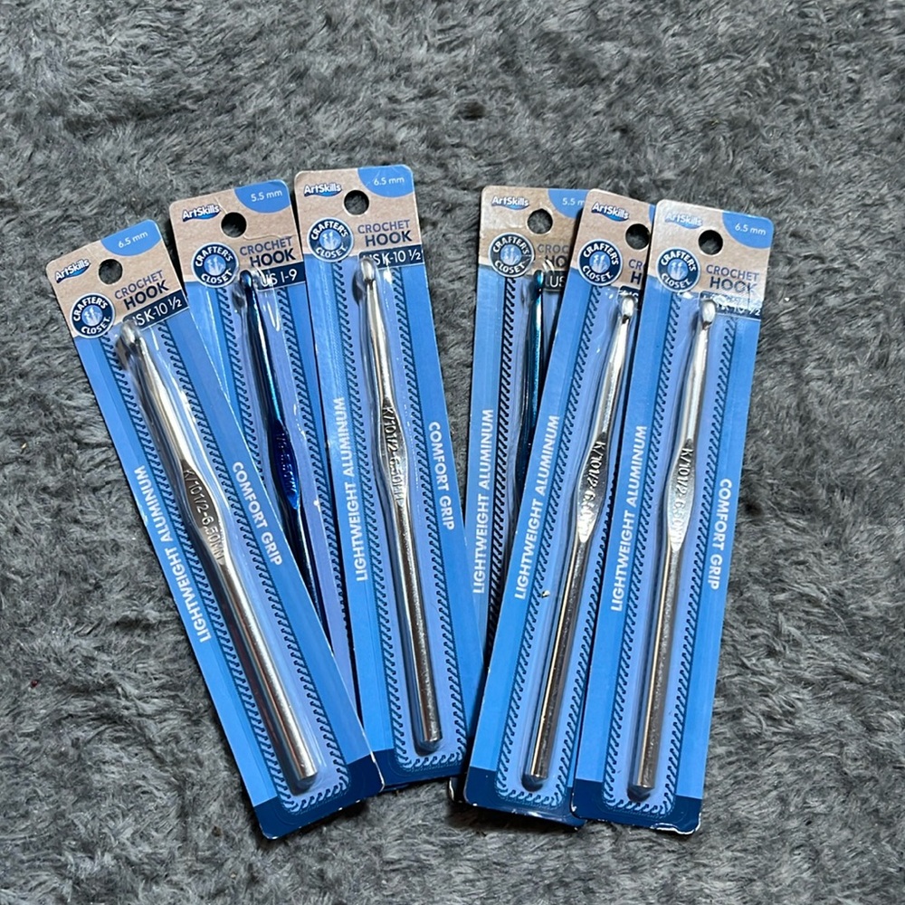 NWT Lot of 6 Crochet Hooks